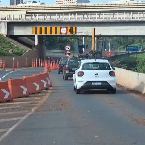 Avenida Adelmo Perdizza tem restrição para ônibus e caminhões em Ribeirão Preto
