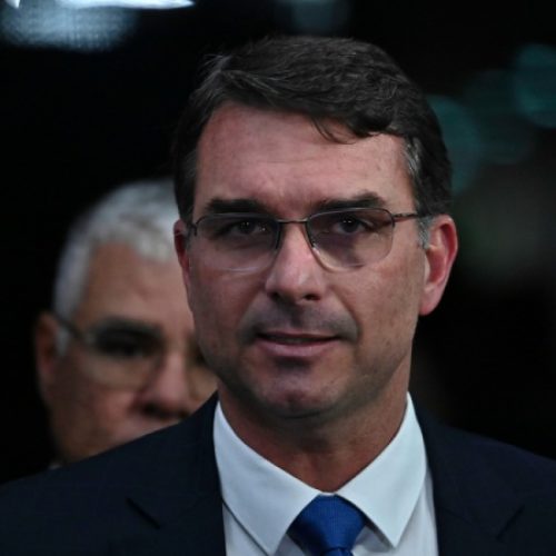 Flávio diz que sua equipe econômica seguirá linha liberal de Paulo Guedes do Governo de seu pai