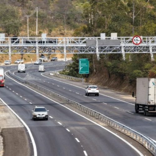 Com medo de influência negativa nas eleições deste ano Tarcísio adia pedágio free flow e joga cobrança para 2027