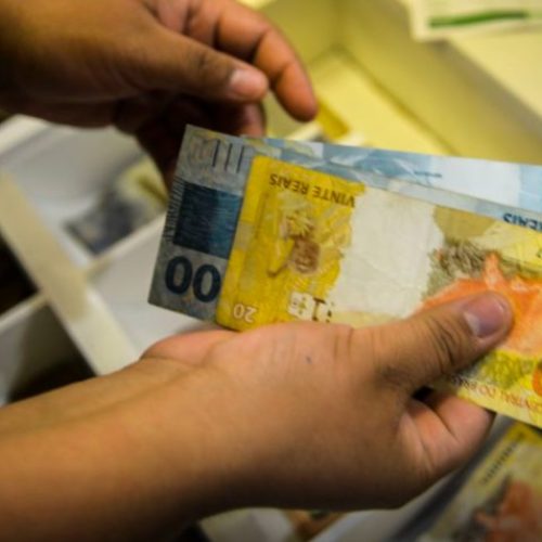 Renda do trabalhador bate recorde e chega a R$ 3.652