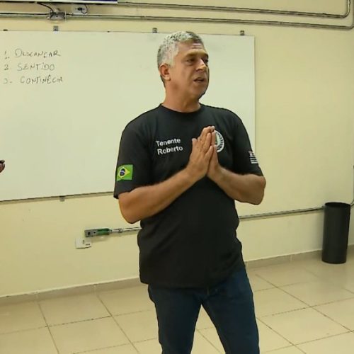 Erros de português marcam início das aulas em escola cívico-militar