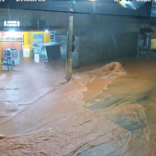 Tempestade deixa 14 mortos e cidade em calamidade pública em Juiz de Fora (MG)