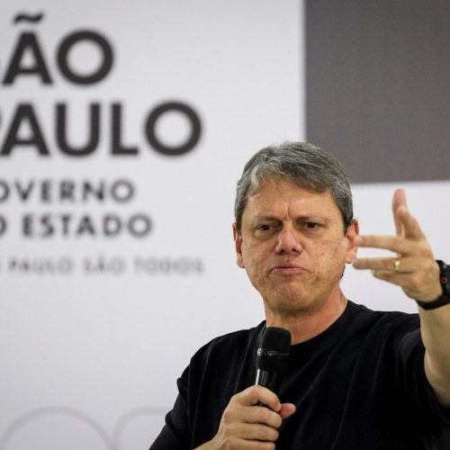 SP - TARCÍSIO FREITAS / CASA PAULISTA - GERAL - O Governador do Estado de São Paulo, Tarcísio de Freitas e o prefeito da cidade de São Paulo, Ricardo Nunes, entregam 350 moradias do programa Casa Paulista no Residencial Reserva Raposo no Jardim Boa Vista, zona oeste da capital paulista, na manhã desta terça-feira (14). 14/10/2025 - Foto: ALOISIO MAURICIO/FOTOARENA/FOTOARENA/ESTADÃO CONTEÚDO