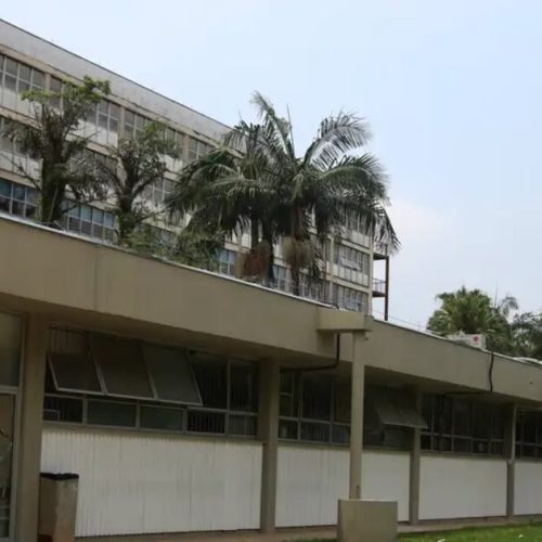 Greve na USP ganha força com adesão de professores e pressão por reajuste