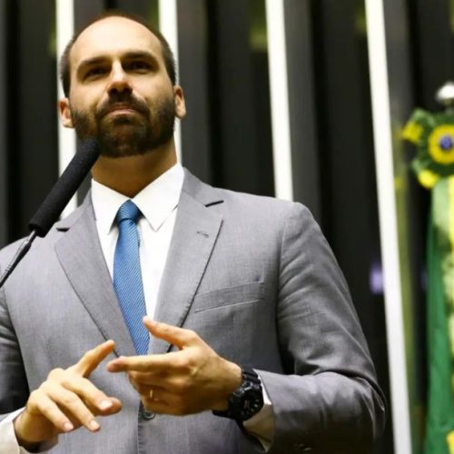 Eduardo Bolsonaro não comparece a interrogatório no STF; ele é acusado de incentivar as sanções e tarifas dos EUA contra o Brasil
