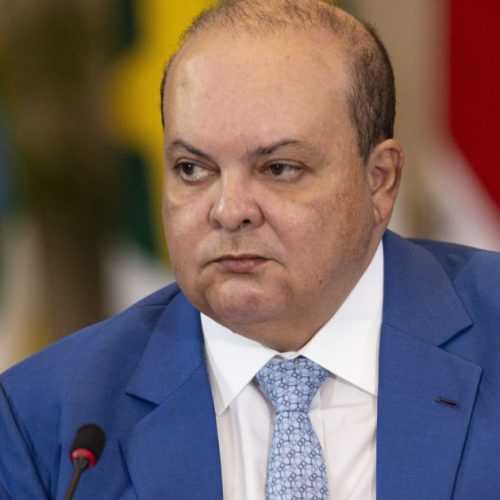 O bolsonarista Ibaneis Rocha, quando governador do DF, confirma pedido de informações sobre compra do Master