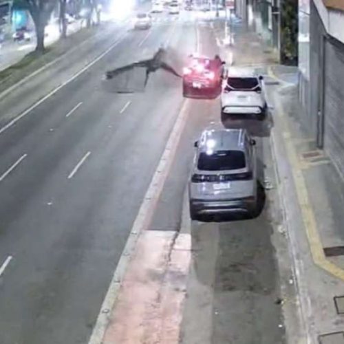Explosão no asfalto abre cratera na Rua da Consolação e quase atinge carro em São Paulo