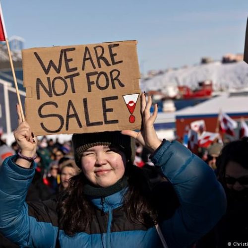 Trump volta a avaliar compra da Groenlândia e gera reação internacional