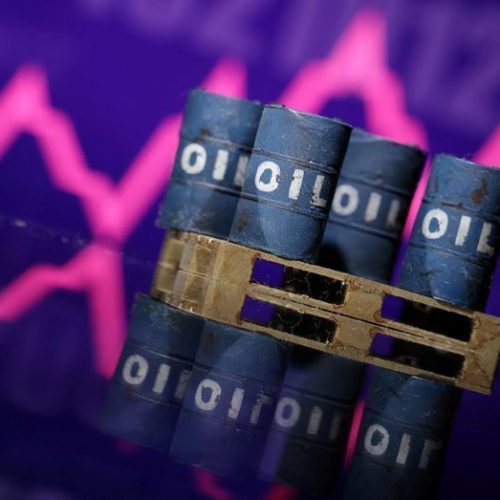 Preço do barril do petróleo cai 10% após Irã liberar tráfego no Estreito de Ormuz