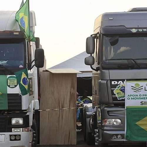 Caminhoneiros ameaçam greve e cobram ação do Governo Federal sobre diesel