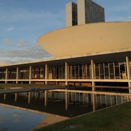 Vários parlamentares da Câmara e do Senado apoiam decisão de Flávio Dino contra supersalários