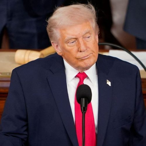 Trump ameaça bombardear ilha estratégica do Irã “por diversão”