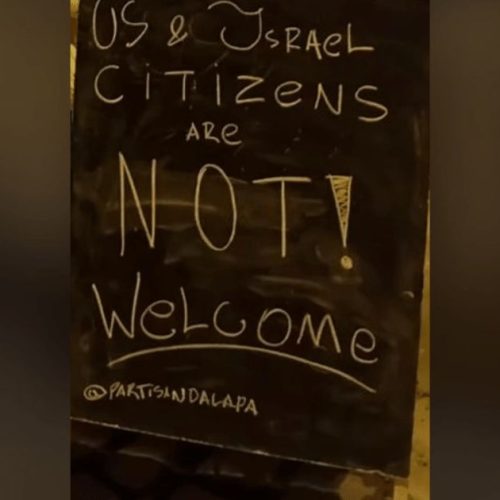 Bar no Rio de Janeiro é multado por mensagem discriminatória contra estrangeiros