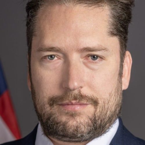 Visita de emissário dos EUA levanta suspeita de articulação para encontro com Bolsonaro