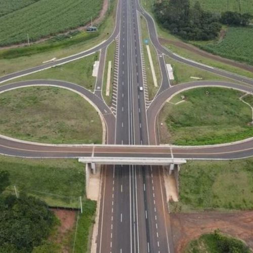 Desvio na SP-318 altera tráfego e leva motoristas para pista nova em São Carlos