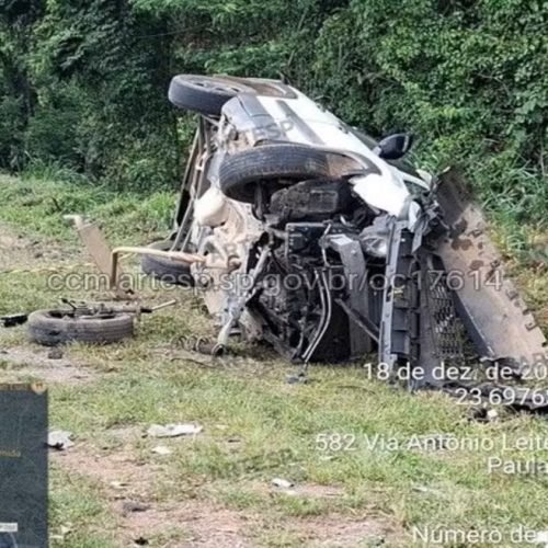 Batida entre caminhão e carro deixa um morto na SP-079