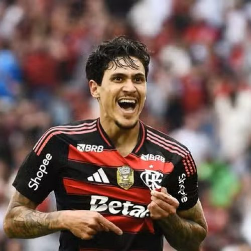 Pedro brilha, Flamengo aproveita falhas do Palmeiras e encosta na liderança do Brasileirão