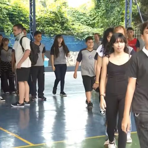 Escolas cívico-militares iniciam ano letivo no interior de SP com foco em disciplina e aprendizado