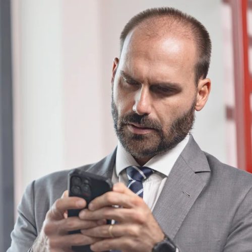 Eduardo Bolsonaro afirma que denunciará ao governo Trump suposta parcialidade do TSE