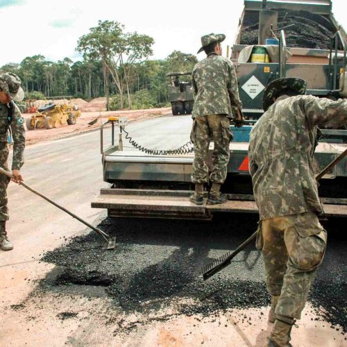 Congresso discute ampliar atuação do Exército em obras públicas sem necessidade de licitação