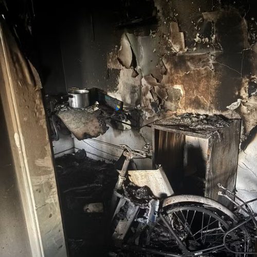 Explosão de bicicleta elétrica destrói apartamento e quase termina em tragédia