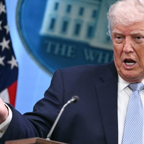 Trump ameaça “destruir o Irã em um dia” e eleva tensão com bloqueio no Estreito de Hormuz