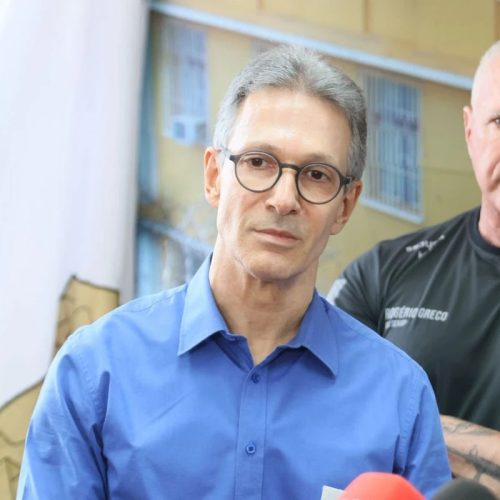 Zema nega ser vice de Flávio Bolsonaro e mantém pré-candidatura à presidência