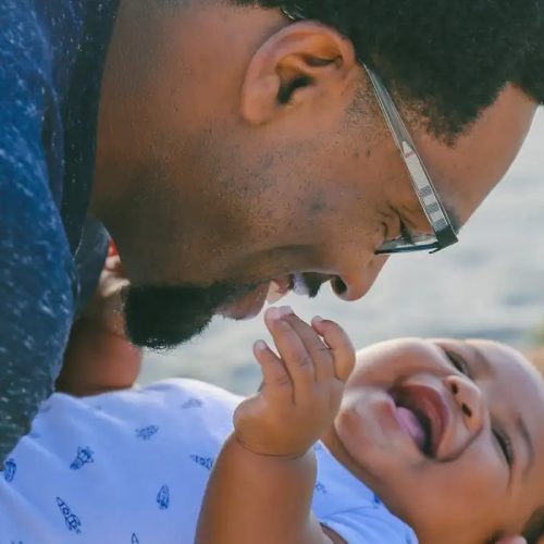 Novos prazos da licença-paternidade passam a valer a partir de 2027