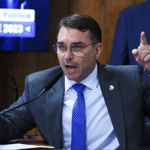 Ratinho Jr. fora da disputa reacende articulação por apoio do PSD a Flávio Bolsonaro