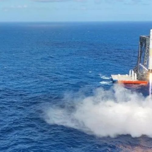 China avança na corrida lunar com teste bem-sucedido do Longa Marcha-10