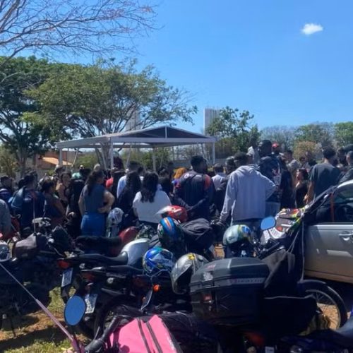Motociclistas fazem protesto em velório de homem morto após perseguição