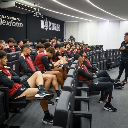 Capitães do Corinthians pedem a Marcelo Paz continuidade de Fernando Diniz