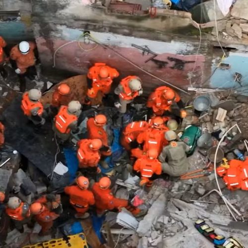 Mãe morre em desabamento de casas no Maracanã; filha de 7 anos é resgatada com vida