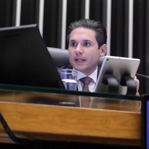 Aprovação de urgência para anistia é estratégia para reduzir pena de Bolsonaro