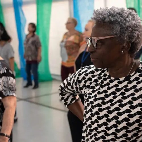 Abandono de idosos no Brasil dispara e pune mais severamente