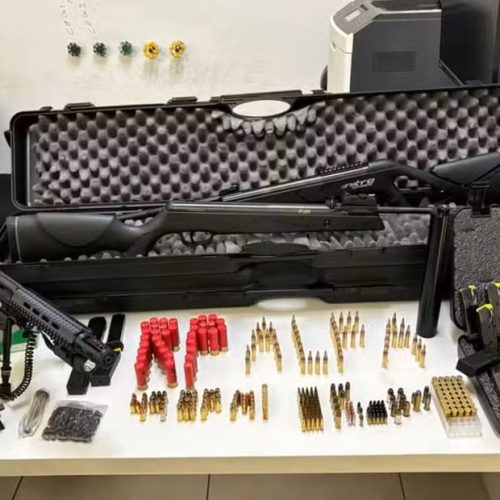 Polícia Militar de SP apreende arsenal ilegal após homem se ferir com tiro acidental