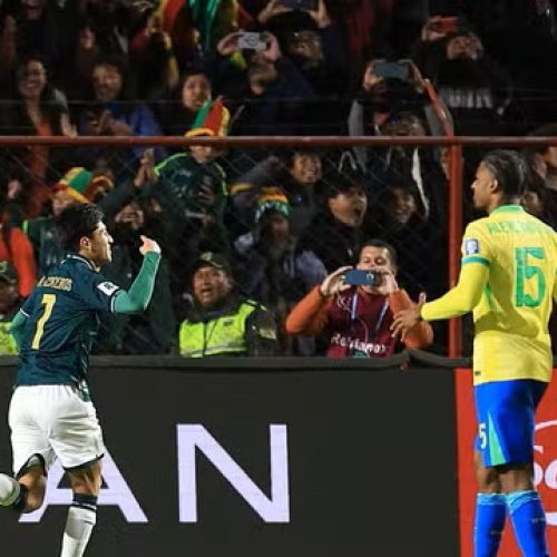Bolívia surpreende, derrota o Brasil na altitude e garante vaga na repescagem da Copa de 2026