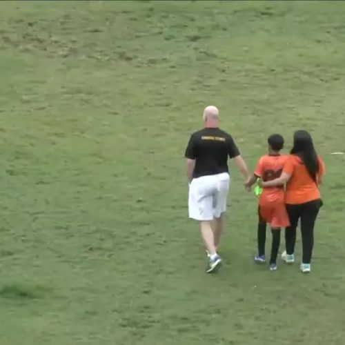 Mulher é presa por injúria racial contra jogador de 12 anos durante partida