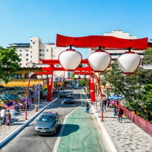 Bairro da Liberdade em São Paulo entra na lista dos 25 melhores destinos do mundo para viajar em 2026