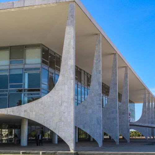 Lula assina decreto que oficializa a TV 3.0 no Brasil