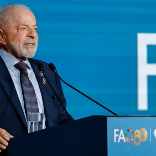 Lula cobra paz e critica corrida armamentista em conferência em Brasília