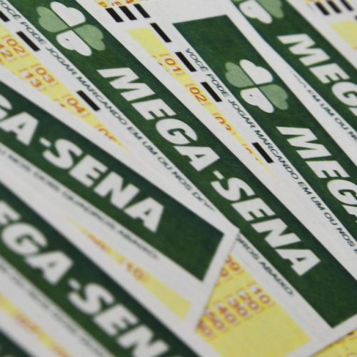 Mega-sena acumula e pode pagar r$ 105 milhões nesta terça-feira