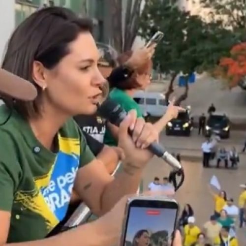 Ex-primeira dama, Michelle Bolsonaro, defende Israel e critica governo Lula em ato por anistia em Brasília