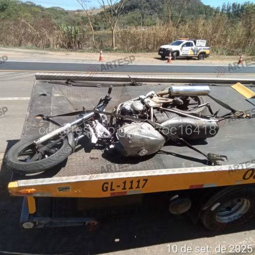 Motociclista morre após bater contra placa de sinalização em rodovia no interior de SP