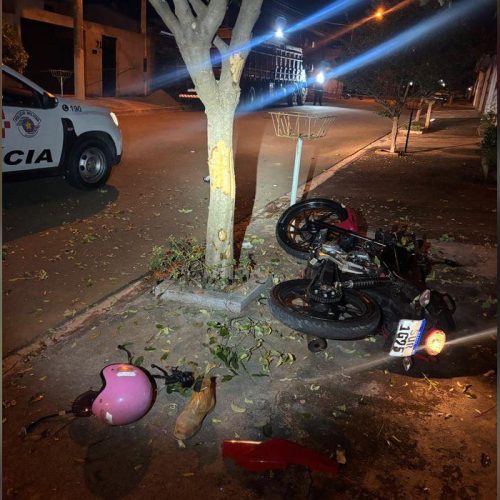 Motociclista fica ferido após perseguição da PM terminar em colisão com árvore em Limeira