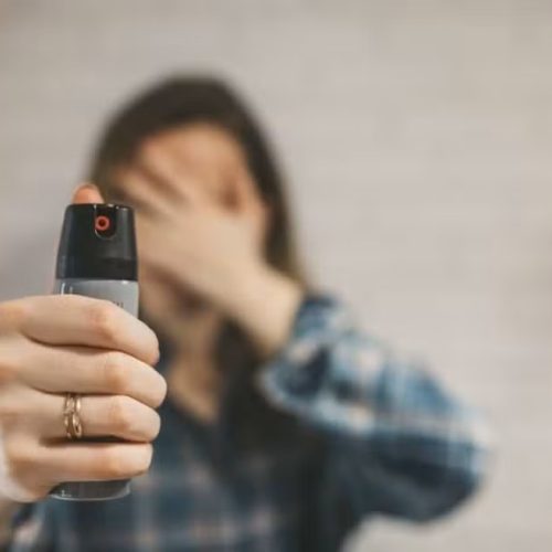 Alerj aprova projeto que libera uso de spray de pimenta para autodefesa feminina