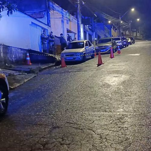 Criança de 2 anos é encontrada morta a tiros ao lado do pai em Poços de Caldas