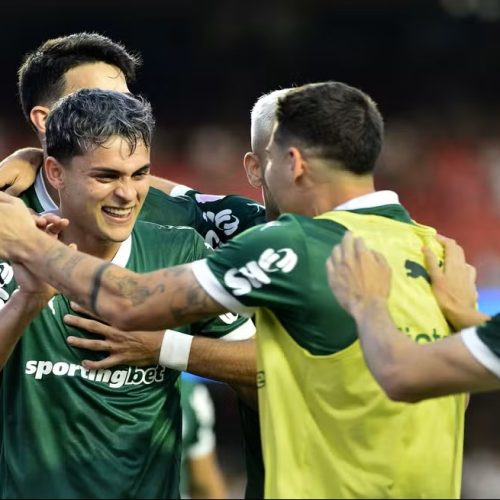 Palmeiras vira sobre o São Paulo no Morumbis e assume a liderança do Brasileirão