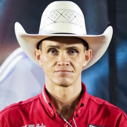 Peão morre após ser atingido por touro durante rodeio em Votuporanga