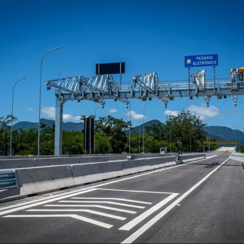 Inadimplência no free flow da Rodovia dos Tamoios sobe e chega a 10% no verão; multa é de R$ 195